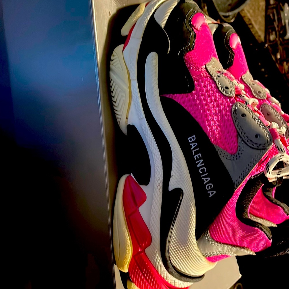I’m selling Size 37, used/new. Only worn once.
